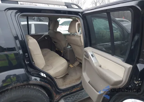 2011 Nissan Pathfinder Silver/Sv z USA, uszkodzony, nr VIN 5N1AR1NB6BC612498